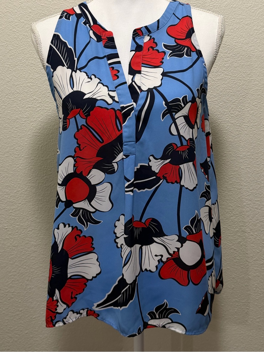 Dalia floral sleeveless blouse, v-neck, medium